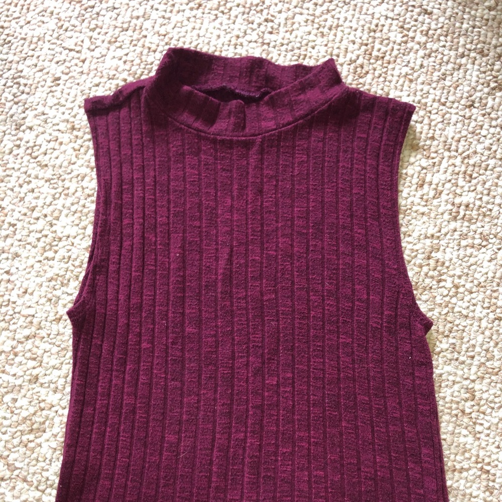 American Eagle maroon turtle neck tank